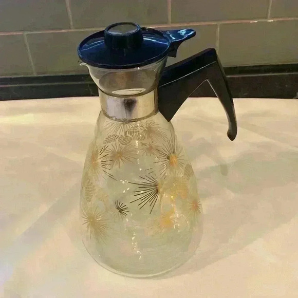 VINTAGE PYREX GLASS COFFEE CARAFE W/  PINECONE DESIGN - Picture 8 of 16